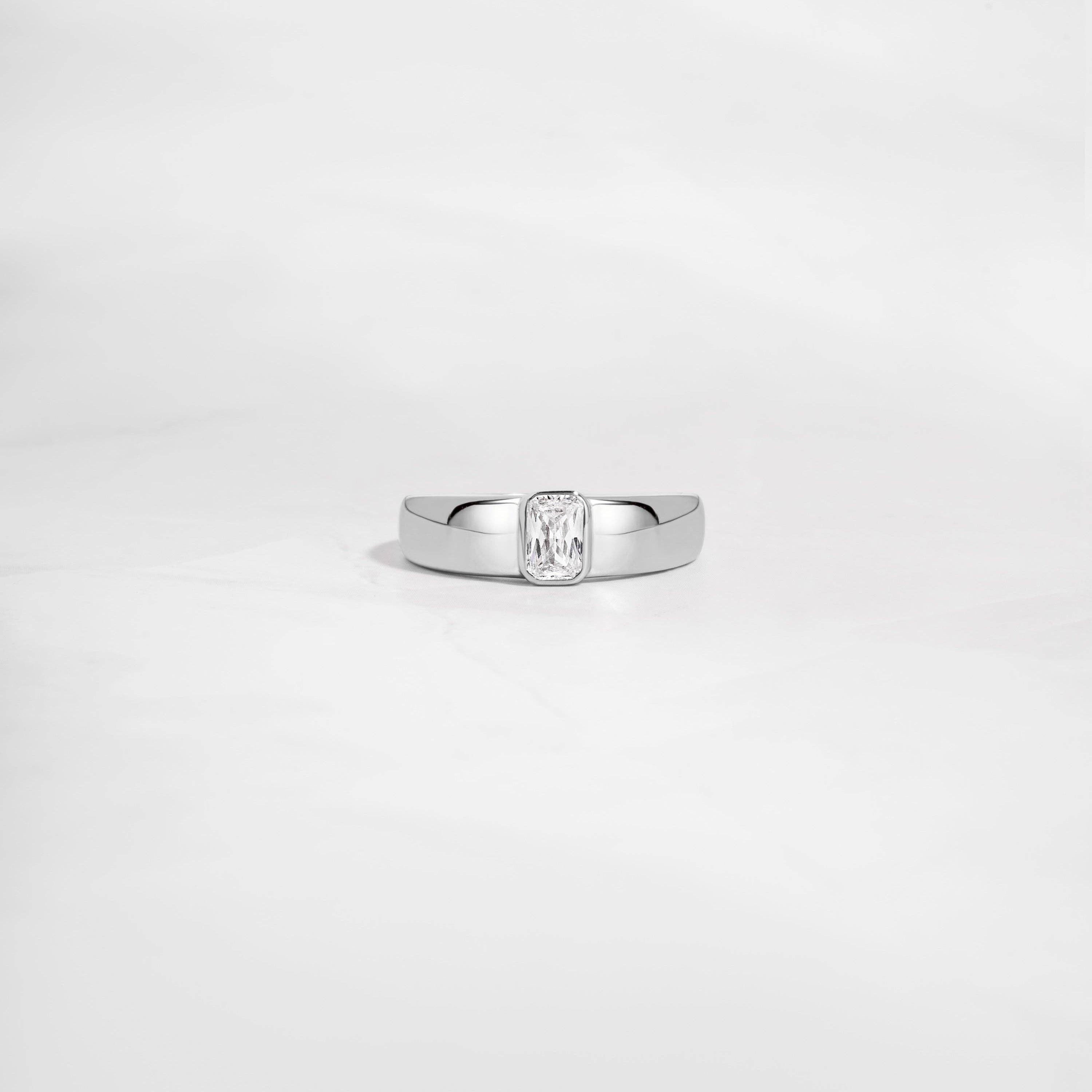 Baguette Dome Ring: Gold / 10