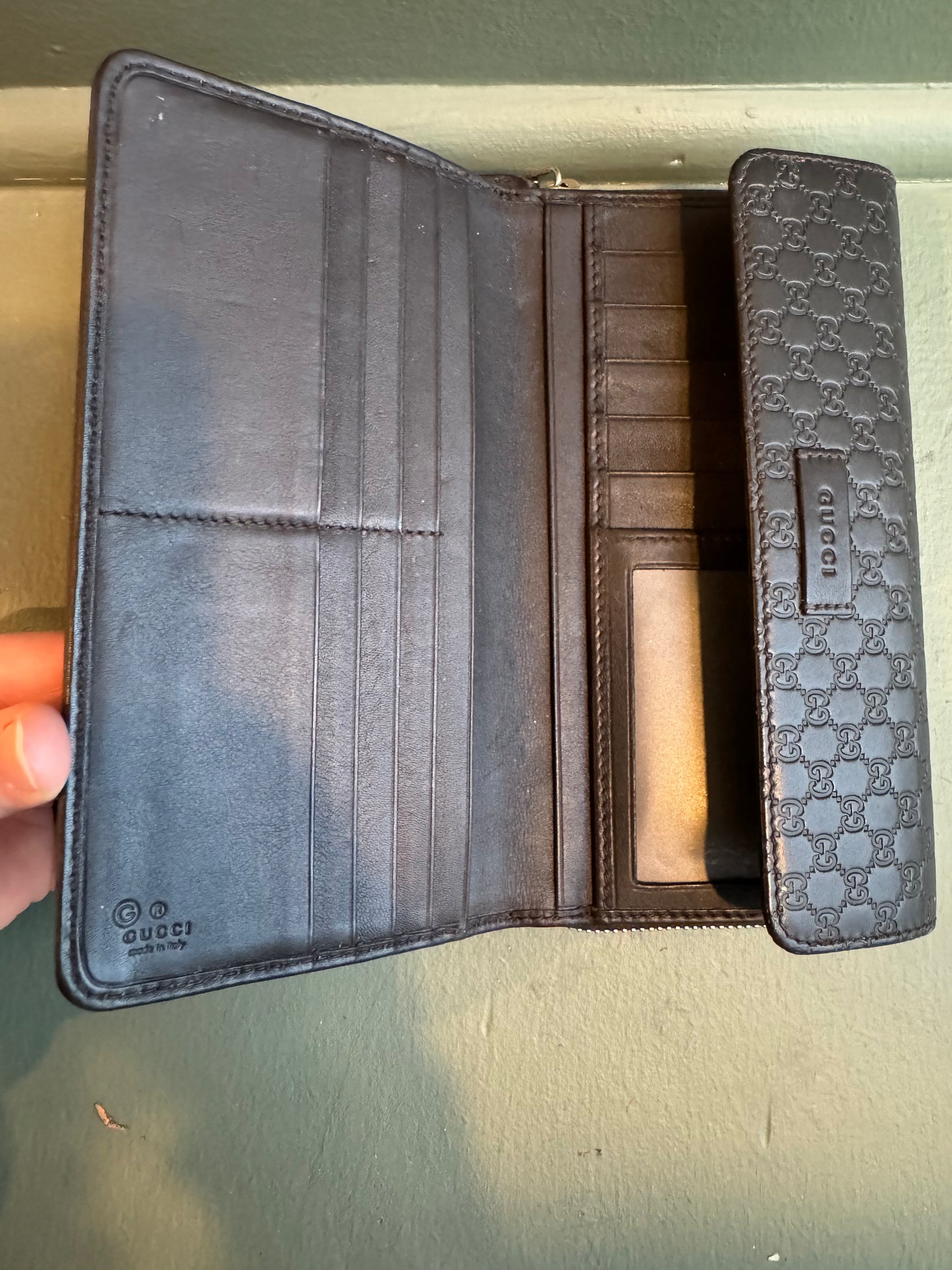 Lori L - Gucci Leather wallet GG