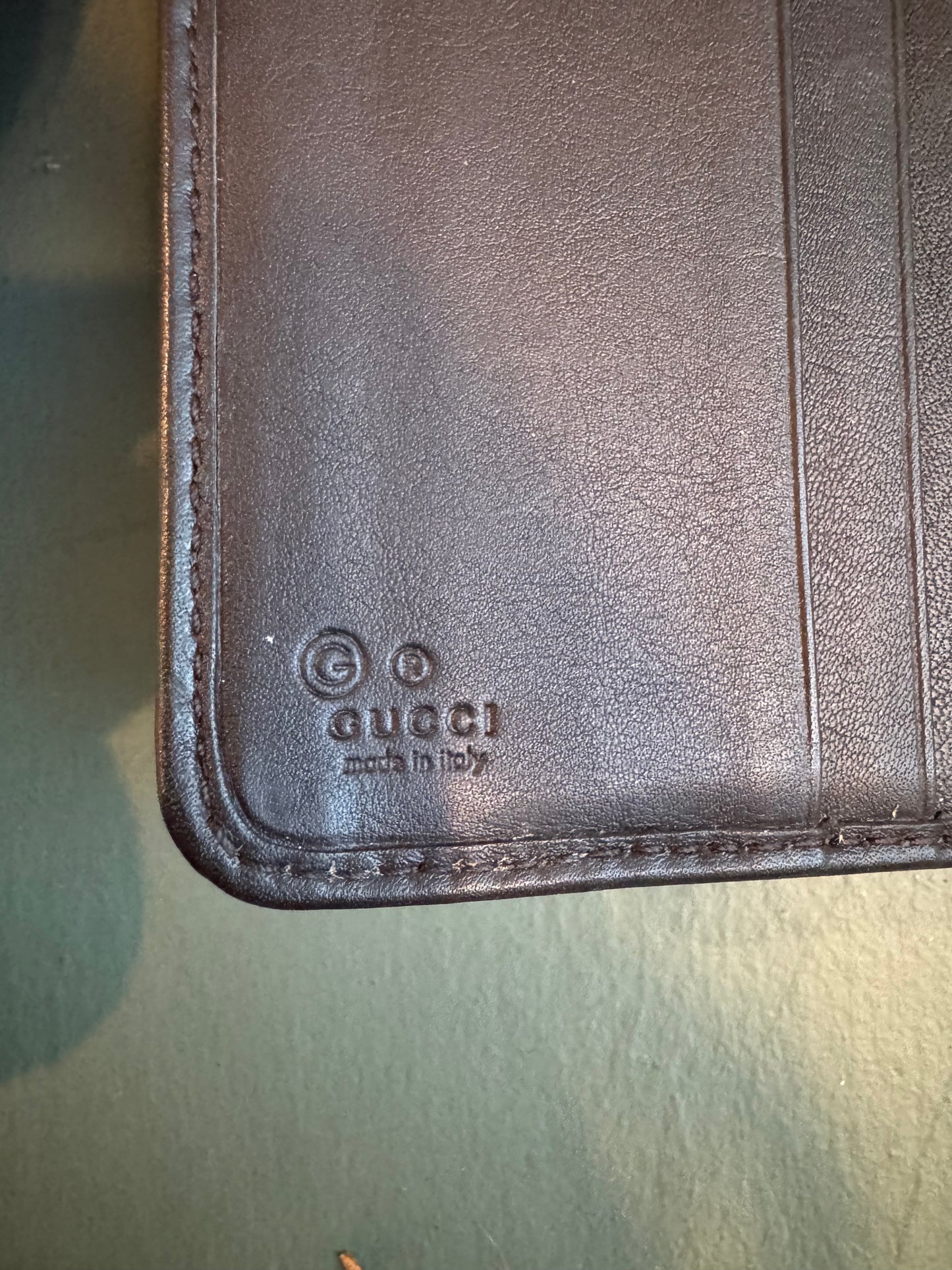 Lori L - Gucci Leather wallet GG