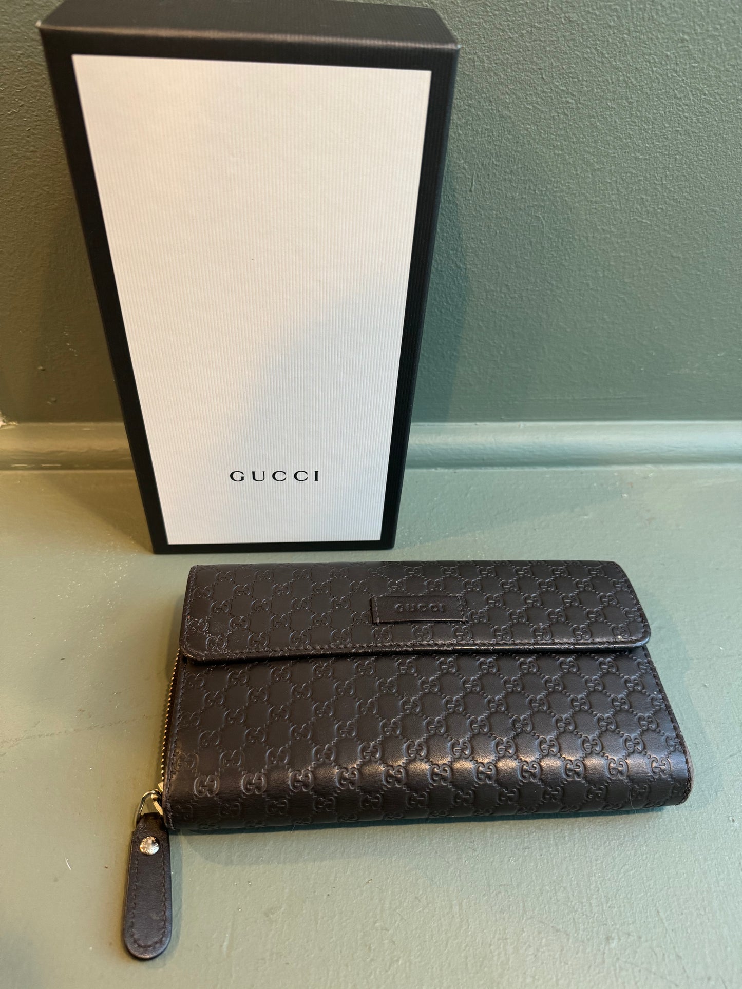 Lori L - Gucci Leather wallet GG