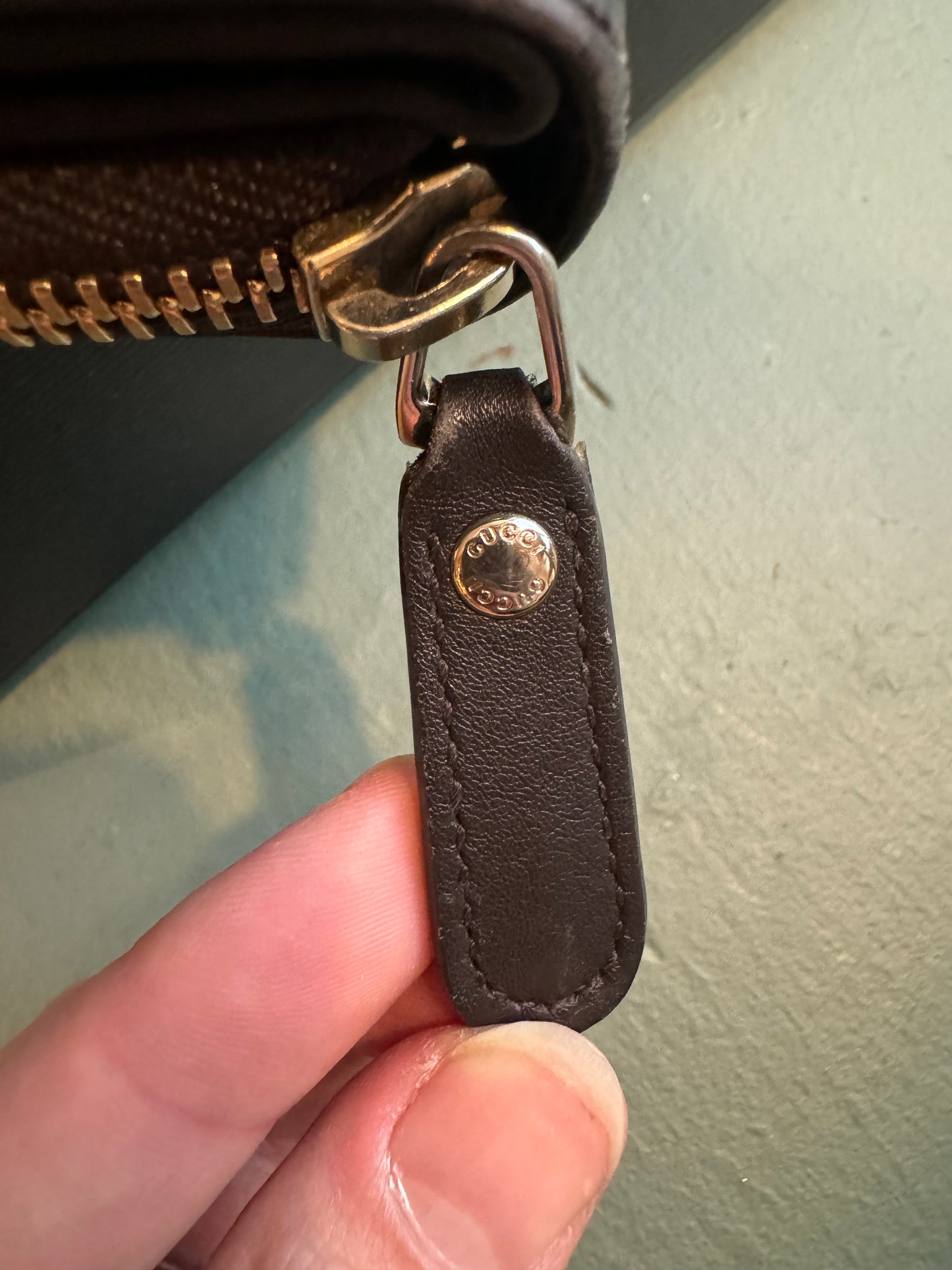 Lori L - Gucci Leather wallet GG