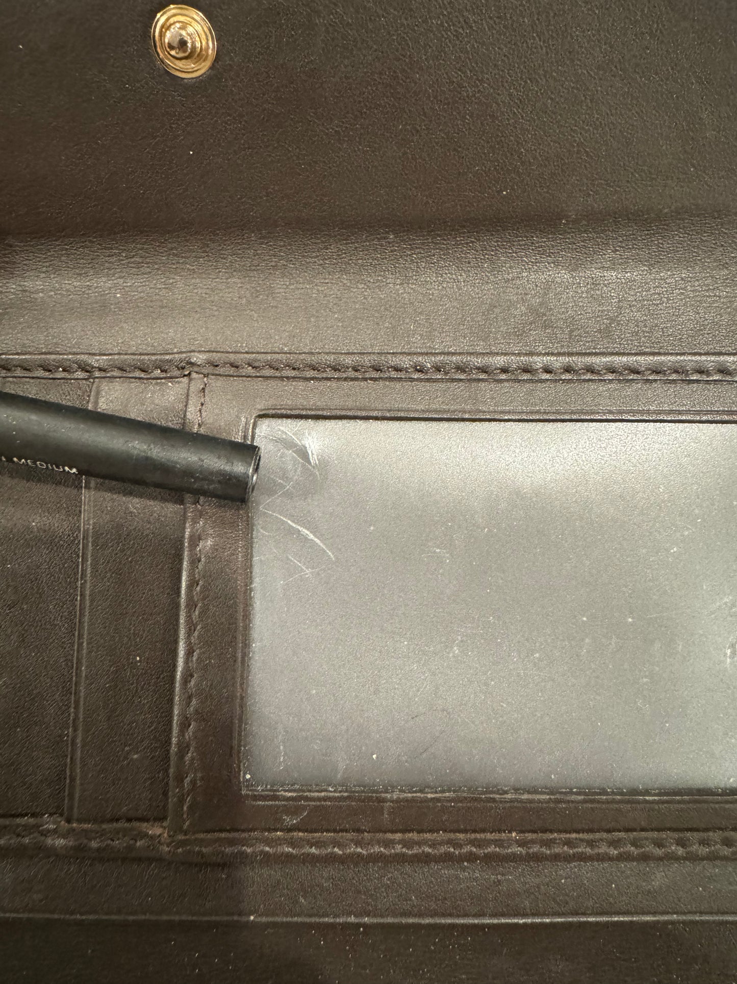 Lori L - Gucci Leather wallet GG