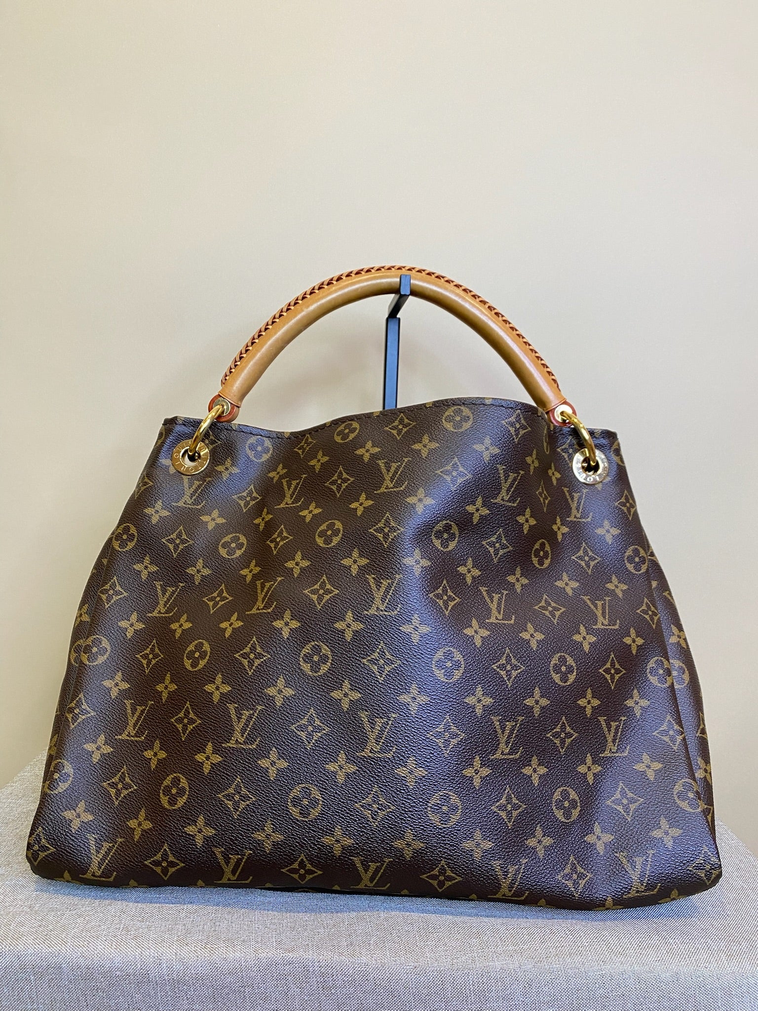 Louis Vuitton Artsy Tote Bags