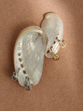 Load image into Gallery viewer, Levi Huggies: Black mother of pearl