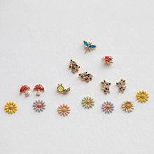 Load image into Gallery viewer, Shroomie Studs: Silver