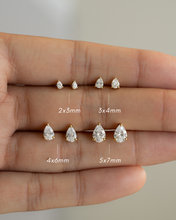 Load image into Gallery viewer, 5x7mm Pear Studs: Silver
