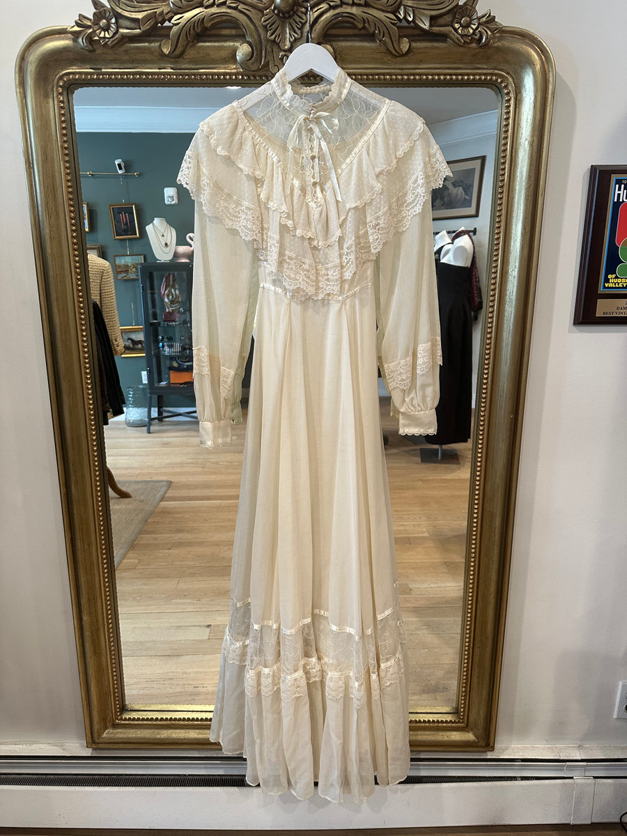 Gunne Sax White Dress, 1970s, 26” Waist, 32” Bust as is