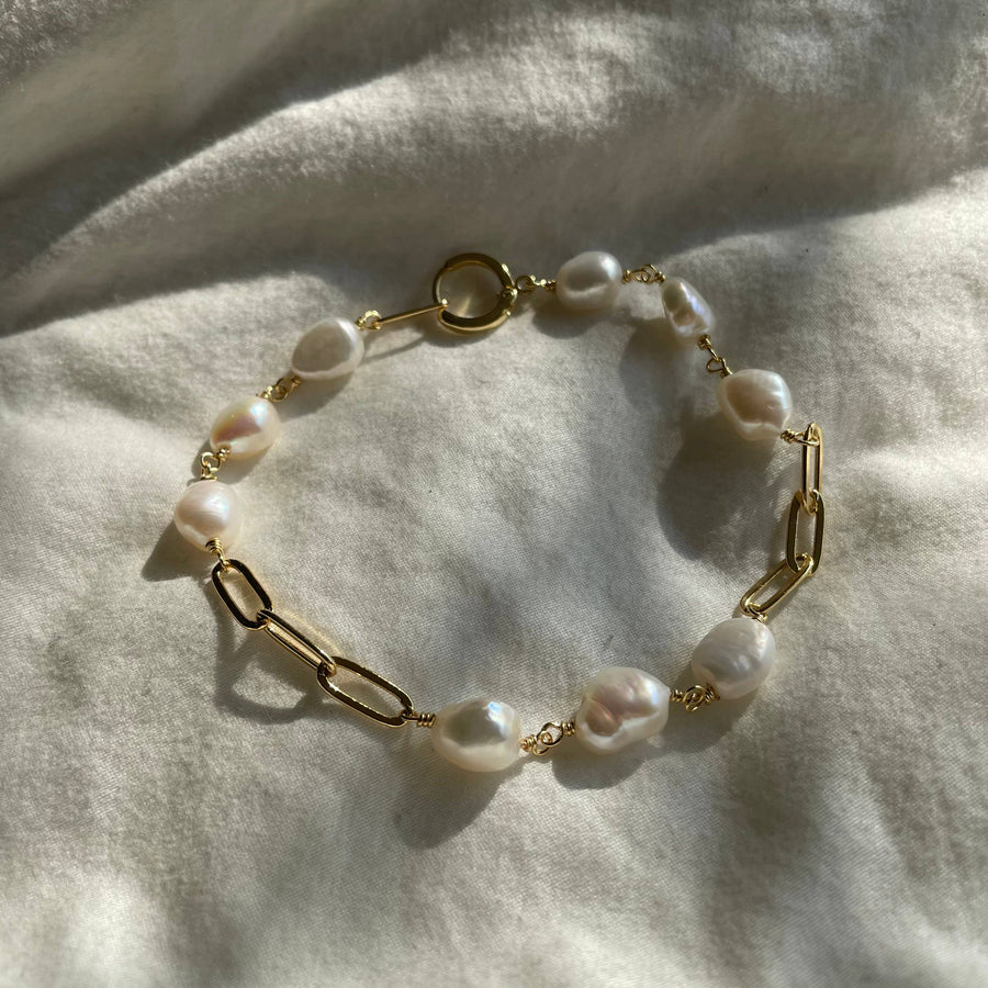 Summer Wind Baroque Pearl Paperclip Chain Gold Bracelet