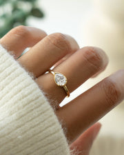 Sideways Bezel Pear Ring: Silver / 6