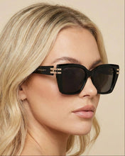 Load image into Gallery viewer, Paige: Black / Polarized + 100% UV Protection