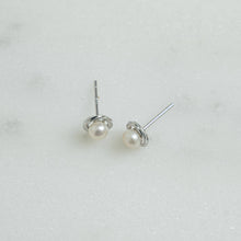 Load image into Gallery viewer, Pearl Button Studs: Gold