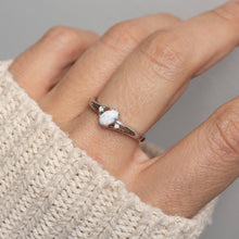 Load image into Gallery viewer, Oval Opal Ring: Gold / 6