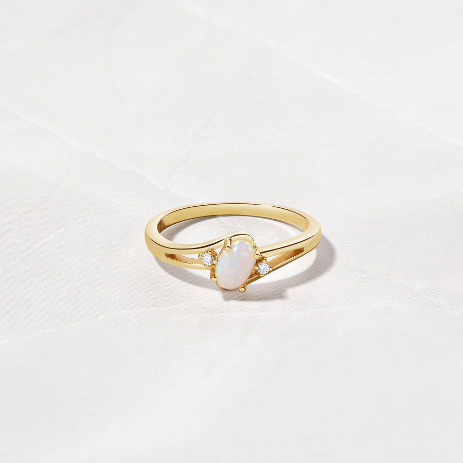 Oval Opal Ring: Gold / 6