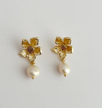 Load image into Gallery viewer, Flora Pearl Drop Earrings