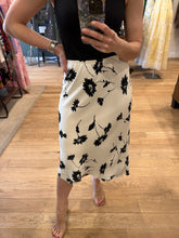 Load image into Gallery viewer, Nola Skirt, 1990’s, 28” Waist
