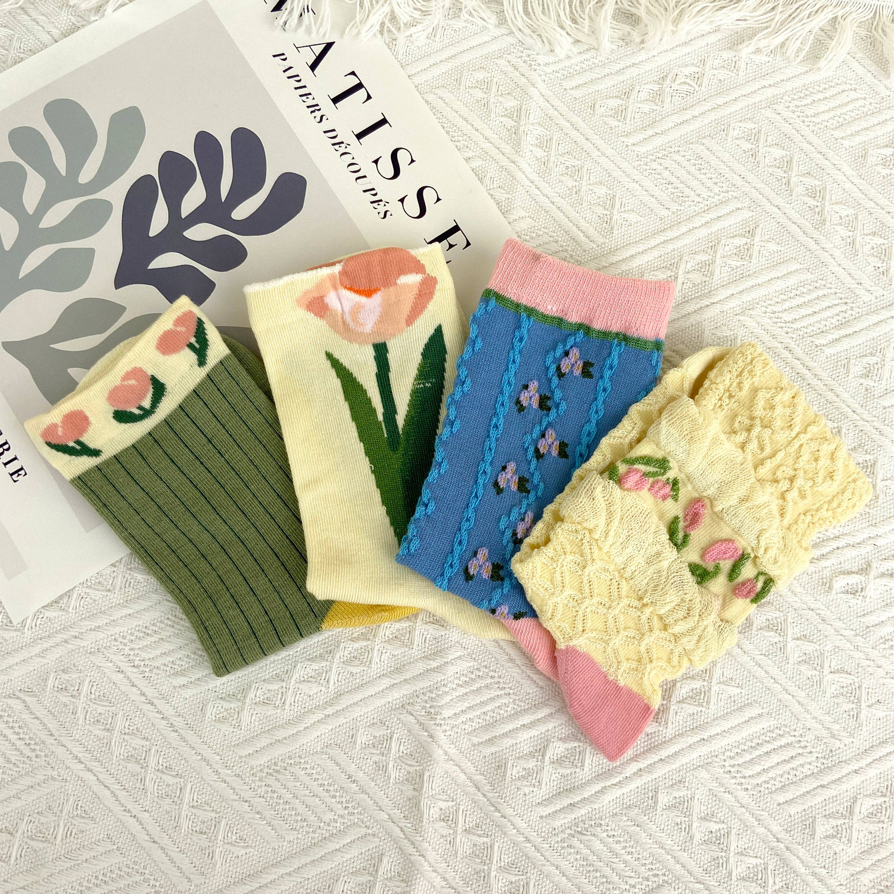 Tulip Mid Calf Floral Vintage Socks: Green