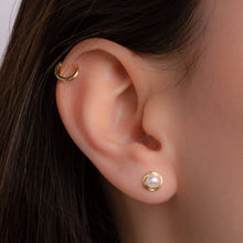 Load image into Gallery viewer, Pearl Button Studs: Gold
