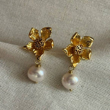 Load image into Gallery viewer, Flora Pearl Drop Earrings