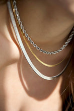 Load image into Gallery viewer, Florence Herringbone Necklace: Gold