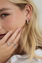 Load image into Gallery viewer, Bezel Heart Studs: Gold