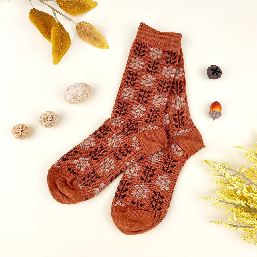Combed cotton women's British style retro mid-calf socks: Brown