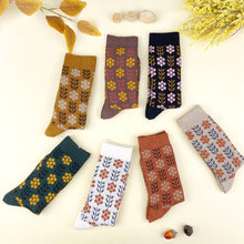 Load image into Gallery viewer, Combed cotton women's British style retro mid-calf socks: Black