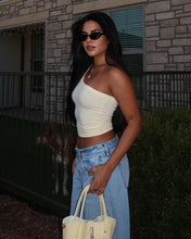 Load image into Gallery viewer, Taya: Black / Polarized + 100% UV Protection