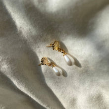 Load image into Gallery viewer, Beyond the Sea Earrings