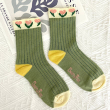 Load image into Gallery viewer, Tulip Mid Calf Floral Vintage Socks: Flower