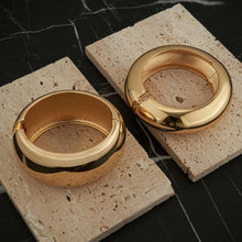 Load image into Gallery viewer, Roxy Statement Bangle: Gold