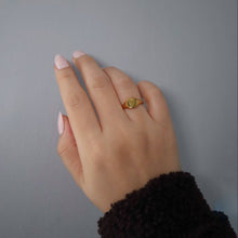 Load image into Gallery viewer, Wildflower Signet Ring: 8