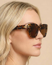 Load image into Gallery viewer, Paige: Black / Polarized + 100% UV Protection