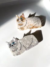 Load image into Gallery viewer, Hand-painted Ragdoll Cat Claw Hair Clip | Eco-Friendly: Grey
