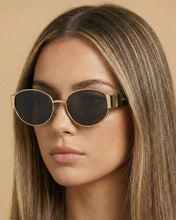 Load image into Gallery viewer, Elliott Polarized Sunglasses: Black/Gold