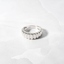 Load image into Gallery viewer, Fluted Statement Ring: Gold / 6
