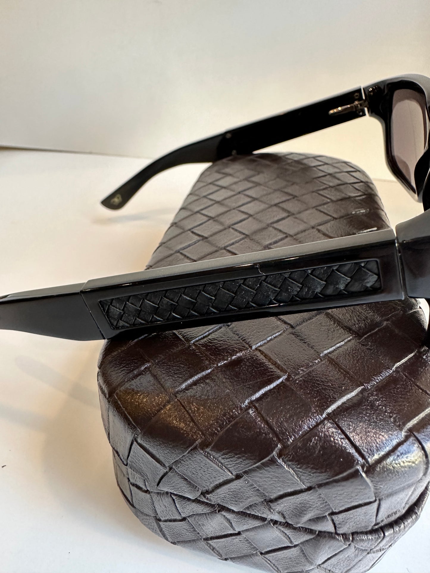 Urban - Bottega Veneta black sunglasses