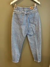 Load image into Gallery viewer, Lee Jeans, 1990's, 26" Waist