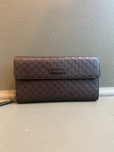 Load image into Gallery viewer, Lori L - Gucci Leather wallet GG