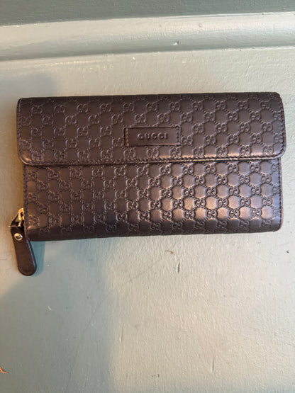 Lori L - Gucci Leather wallet GG
