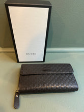 Load image into Gallery viewer, Lori L - Gucci Leather wallet GG