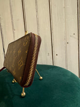 Load image into Gallery viewer, Lori L - Louis Vuitton Clemence Wallet