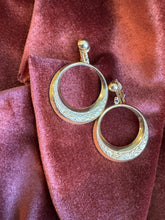 Load image into Gallery viewer, Vintage Circle Drop Clip-ons