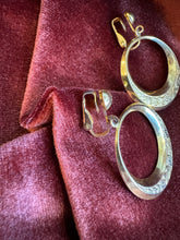 Load image into Gallery viewer, Vintage Circle Drop Clip-ons