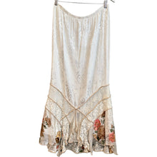 Load image into Gallery viewer, Ariana Skirt, 2000’s, 30” Waist