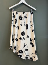 Load image into Gallery viewer, Nola Skirt, 1990’s, 28” Waist