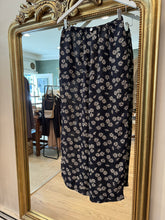 Load image into Gallery viewer, Daisy Pants, 1990’s, 28” Waist
