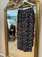 Load image into Gallery viewer, Daisy Pants, 1990’s, 28” Waist