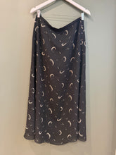 Load image into Gallery viewer, Black Feather Print Skirt, 90’s, 32” Waist