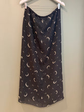 Load image into Gallery viewer, Black Feather Print Skirt, 90’s, 32” Waist