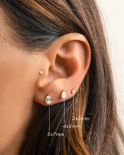 Load image into Gallery viewer, 5x7mm Pear Studs: Silver